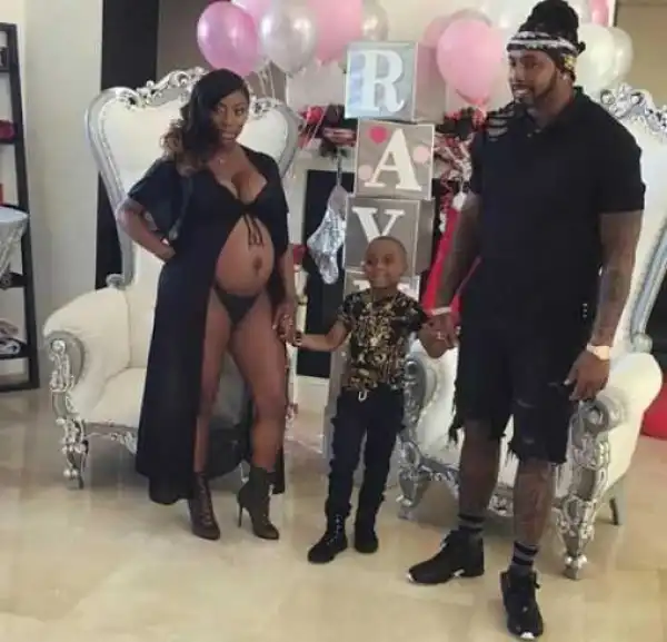 Anything wrong with this lady’s maternity photoshoot?